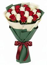 Букет Микс из красных и белых роз в Кощеево
