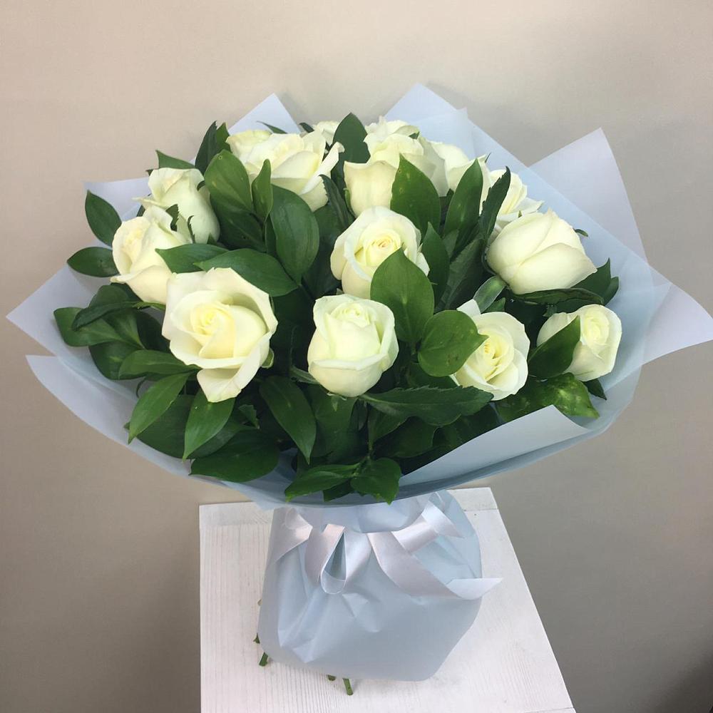 Букет 15 Белых роз Проуд в Кощеево