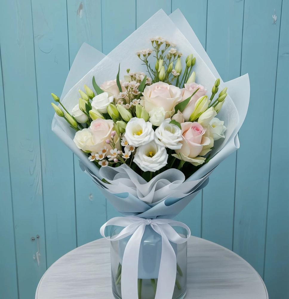 Букет цветов из: Розы и Лизиантусы в Кощеево