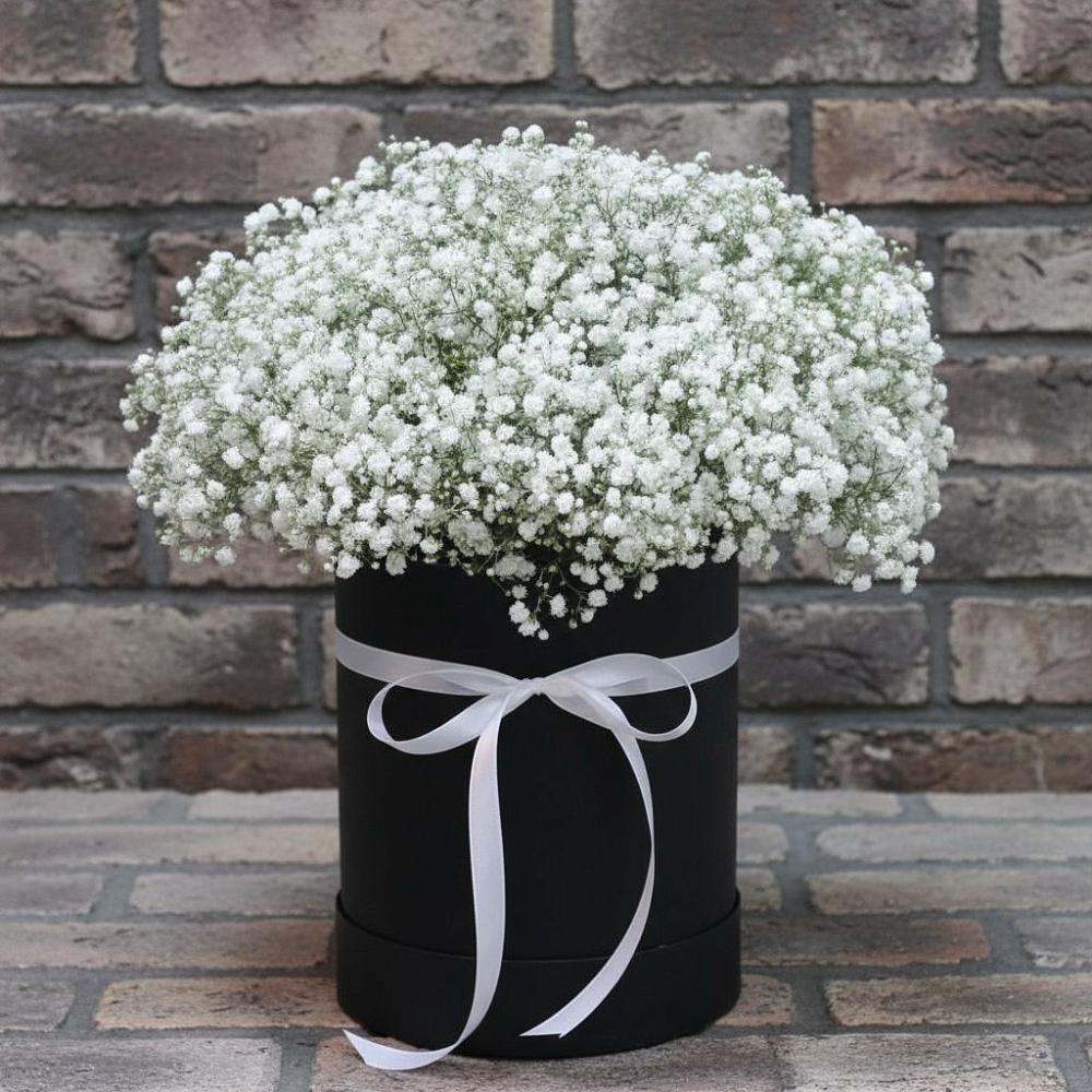 Цветочная композиция из Гипсофила в шляпной коробке в Кощеево