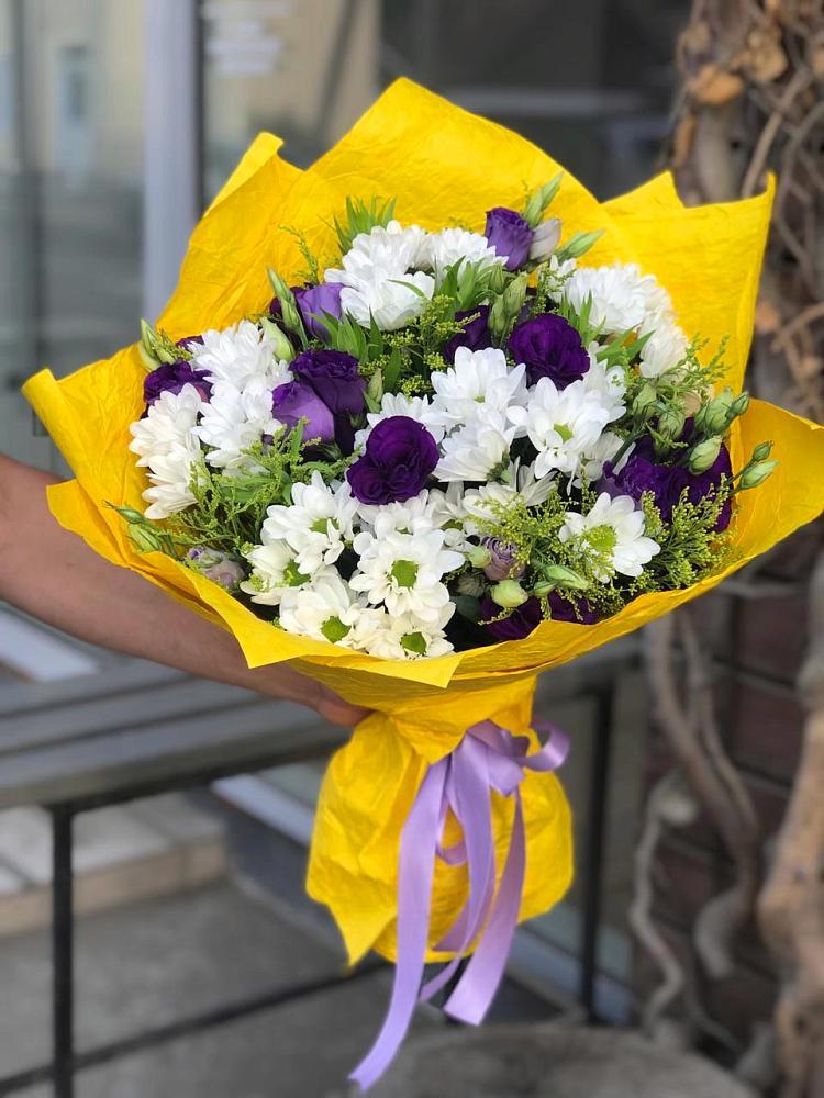 Букет цветов из: Ирисы, Хризантемы и Ромашки в Кощеево