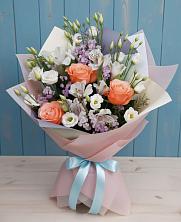 Букет цветов из:  Лизиантусы, Розы, Альстромерии и Гипсофила в Кощеево