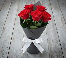 Букет 5 Красных роз Эдлесс Лав в Кощеево