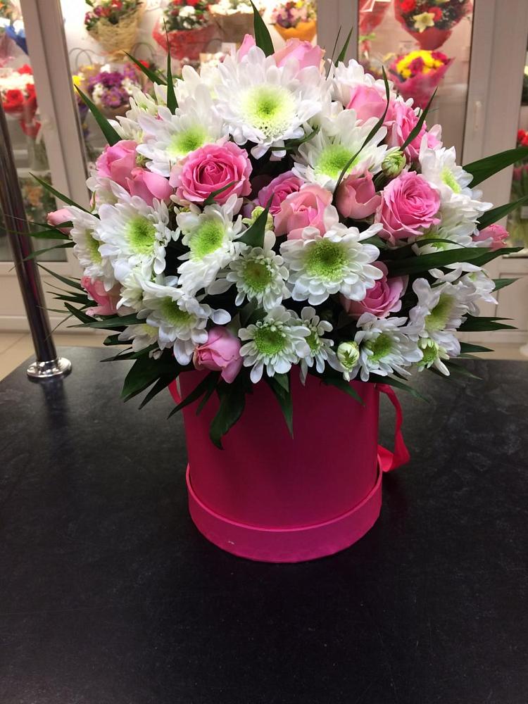 Цветочная композиция из Розы и Хризантемы в шляпной коробке в Кощеево