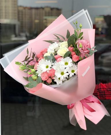 Букет цветов из: Розы, Лизиантусы и Хризантемы в Кощеево