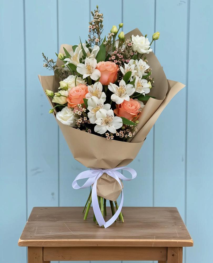 Букет цветов из: Альстромерии, Лизиантусы, Розы и Хризантемы в Кощеево